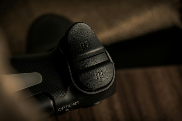 Comment le marketing numérique influence-t-il les décisions technologiques ?